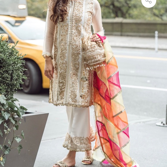 Ayla Noor Pakistani Indian Outfit - Picture 2 of 3